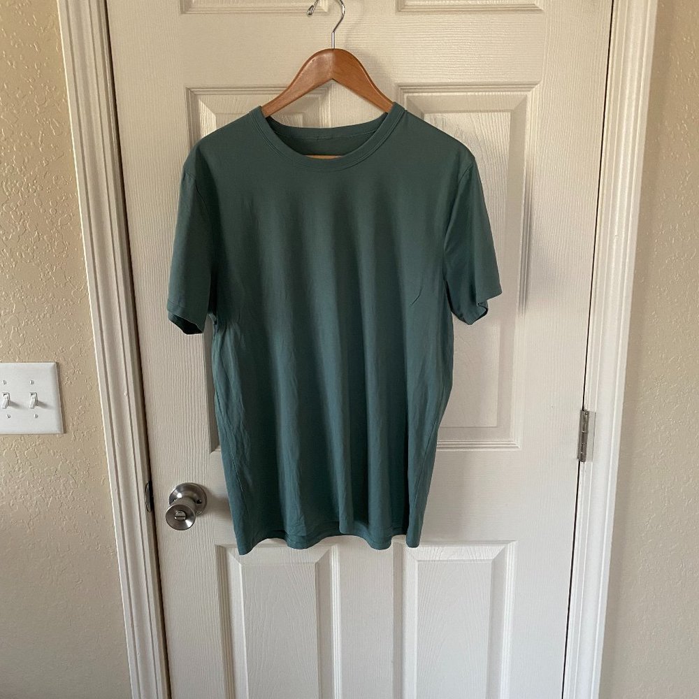 Lululemon Men’s Green Short Sleeve 5-Year Basic T (Large)